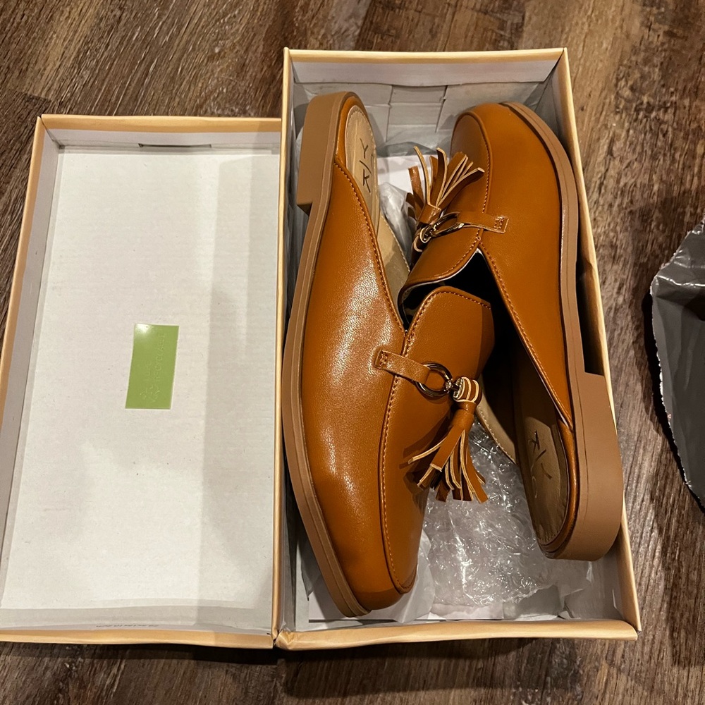 Brown mules